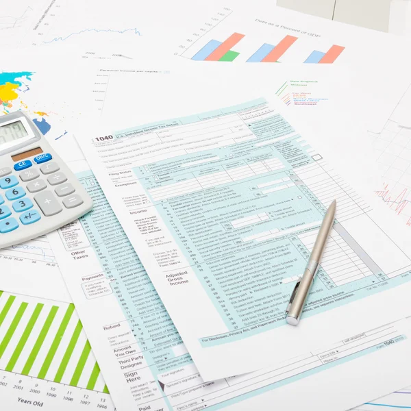 US 1040 Tax Form with silver pen and calculator — Stock Photo, Image