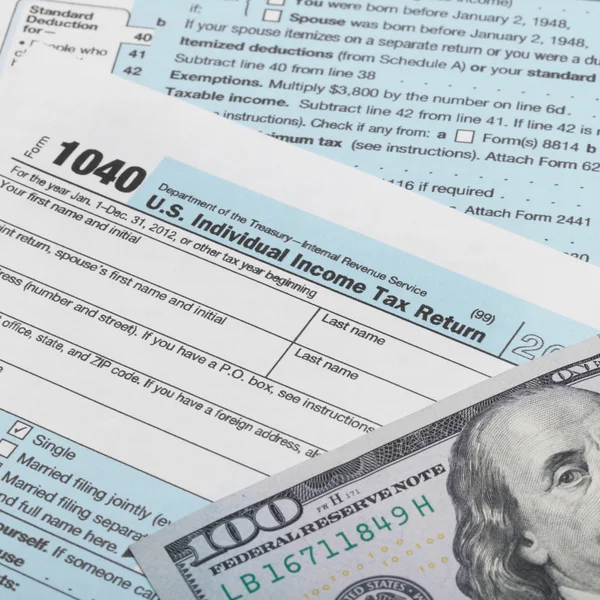 US Tax Form 1040 and 100 dollars — Stock Photo, Image