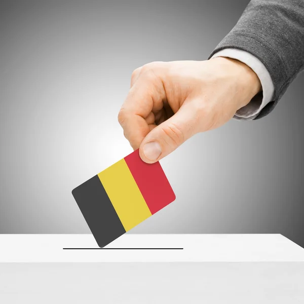 投票的概念-插入进投票箱的男性标志-比利时 — 图库照片