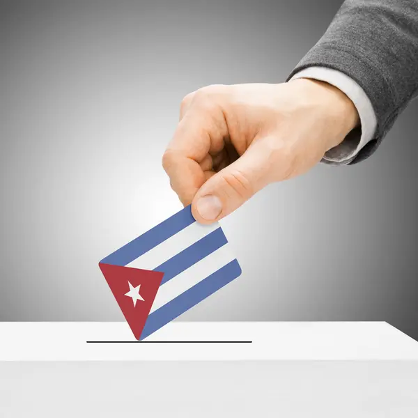 Conceito - bandeira inserindo masculino em urnas - Cuba de voto — Fotografia de Stock