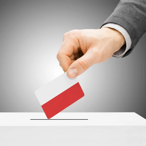 Votação conceito - bandeira inserindo masculino em urnas - Polónia — Fotografia de Stock