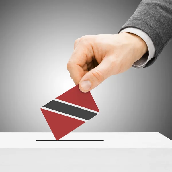 Abstimmung der Konzept - männlich-einfügen-Flag in Wahlurne - Trinidad — Stockfoto