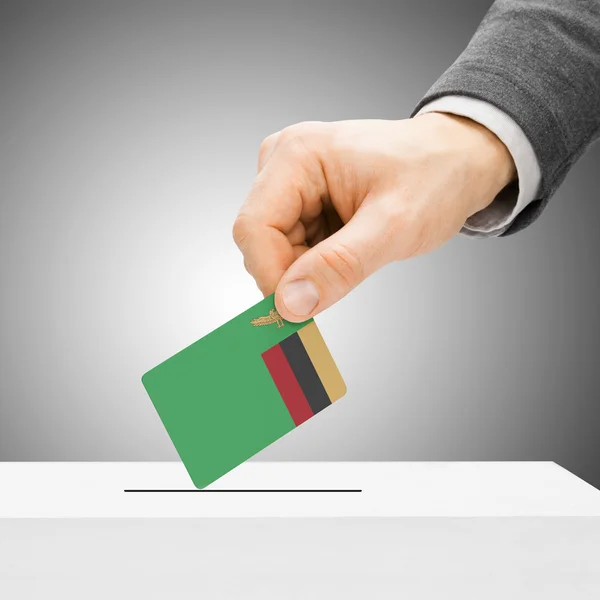 Voto concetto - maschio bandiera inserimento nell'urna - Zambia — Foto Stock