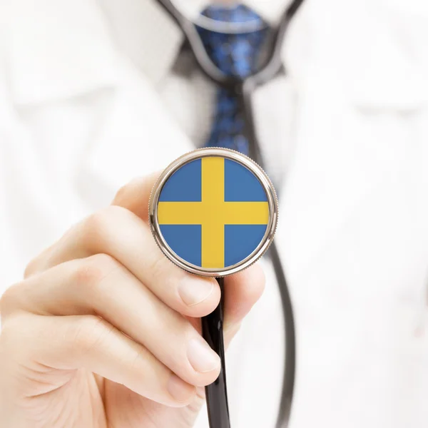 国旗上的听诊器概念系列-瑞典 — 图库照片