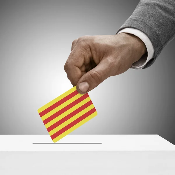 Negro hombre bandera. Voto concepto - Cataluña — Foto de Stock
