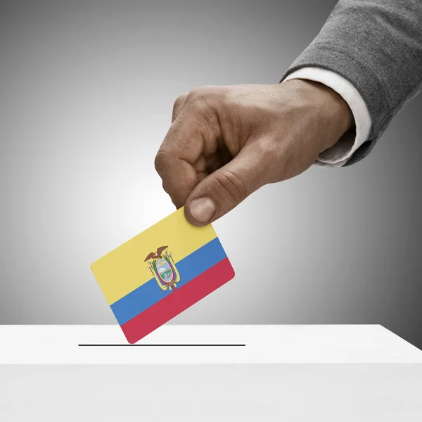 Черный мужчин Холдинг флаг. Голосования концепции - Эквадор — стоковое фото