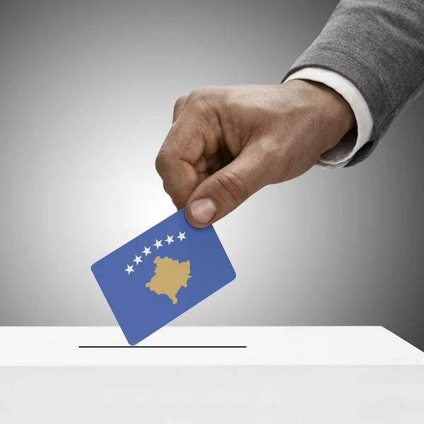 Negro hombre bandera. Voto concepto - Kosovo — Foto de Stock