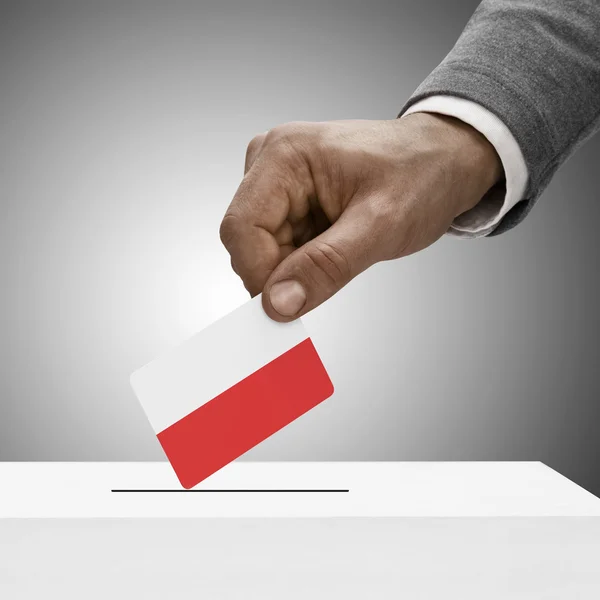 Black masculino segurando a bandeira. Votação-conceito - Polónia — Fotografia de Stock
