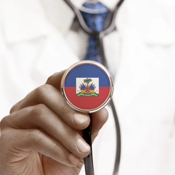 Stéthoscope avec série conceptuelle des drapeaux nationaux - Haïti — Photo