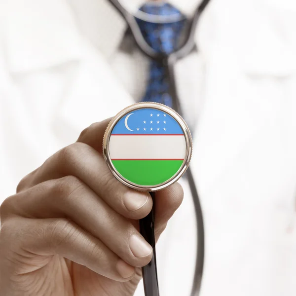 Stéthoscope avec série conceptuelle des drapeaux nationaux - Ouzbékistan — Photo