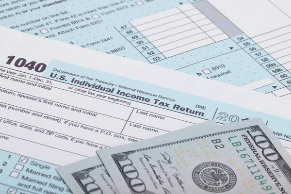 US 1040 Tax Form and dollars — Stock Photo, Image