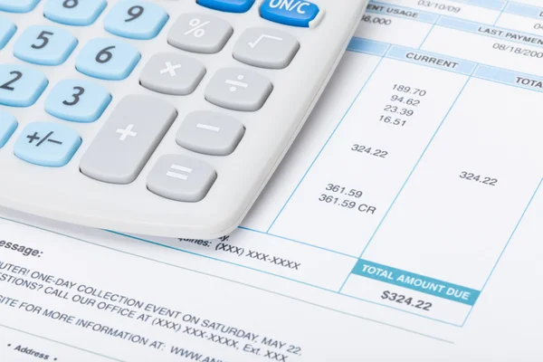 Neat calculator with utility bill under it — Stock Photo, Image