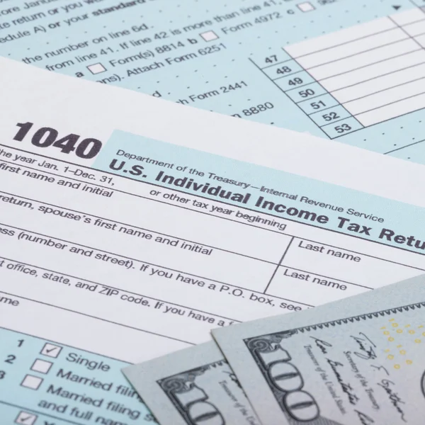 US 1040 Tax Form and dollars — Stock Photo, Image