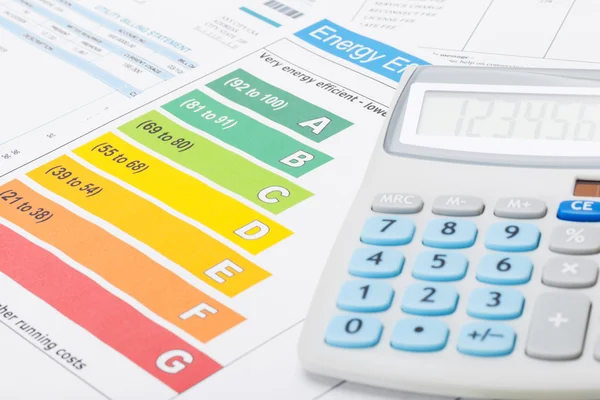 Colorful Energie-Effizienz-Diagramm und Taschenrechner — Stockfoto