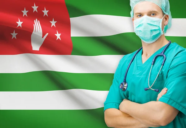 Cirujano con bandera nacional en la serie de fondo - Abjasia — Foto de Stock