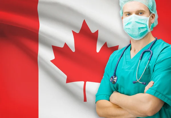 Хирург с национальным флагом на фоне серии - Канада — стоковое фото