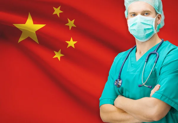 Chirurg z flagi narodowej na tle serii - Chińskiej Republiki Ludowej — Zdjęcie stockowe