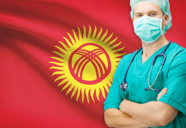 Cirujano con bandera nacional en la serie de fondo - Kirguistán —  Fotos de Stock