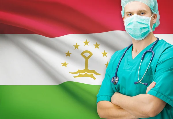 Хирург с национальным флагом на фоне серии - Таджикистан — стоковое фото
