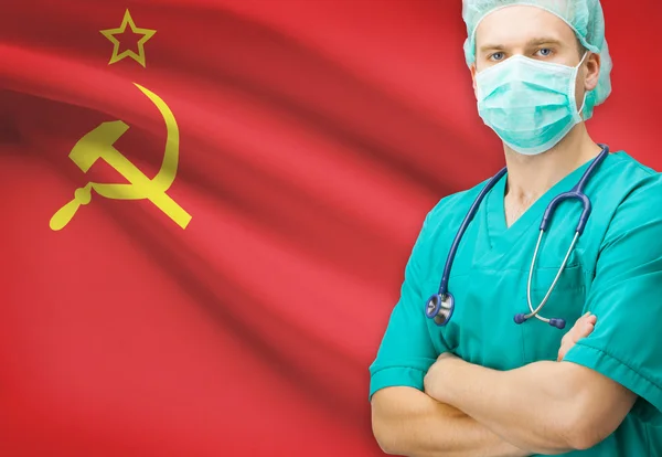 Cirurgião, com a bandeira nacional na série de fundo - União das Repúblicas Socialistas Soviéticas — Fotografia de Stock