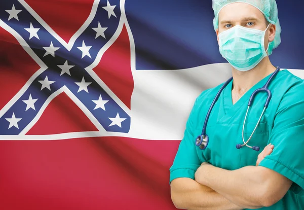 Surgeon with US state flag on background series - Mississippi — Stok Foto