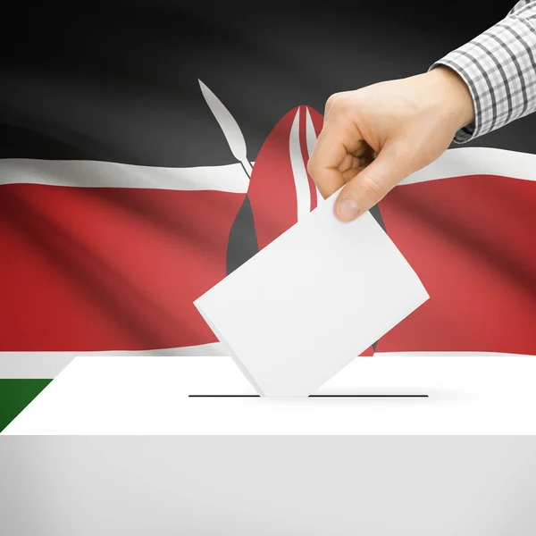 Urne avec drapeau national sur fond - Kenya — Photo