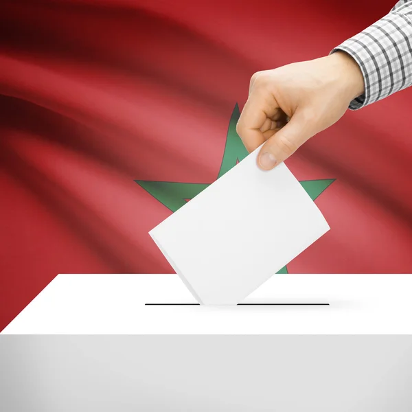 Scatola di scheda elettorale con la bandiera nazionale su priorità bassa - Marocco — Foto Stock