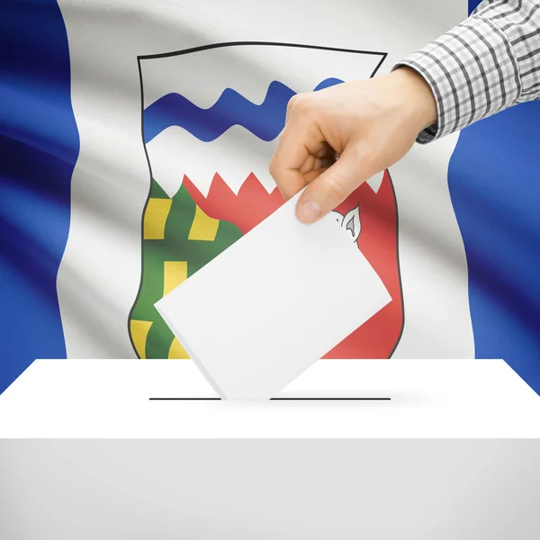 Scatola di scheda elettorale con la bandiera canadese provincia sfondo - Northwest Territories — Foto Stock