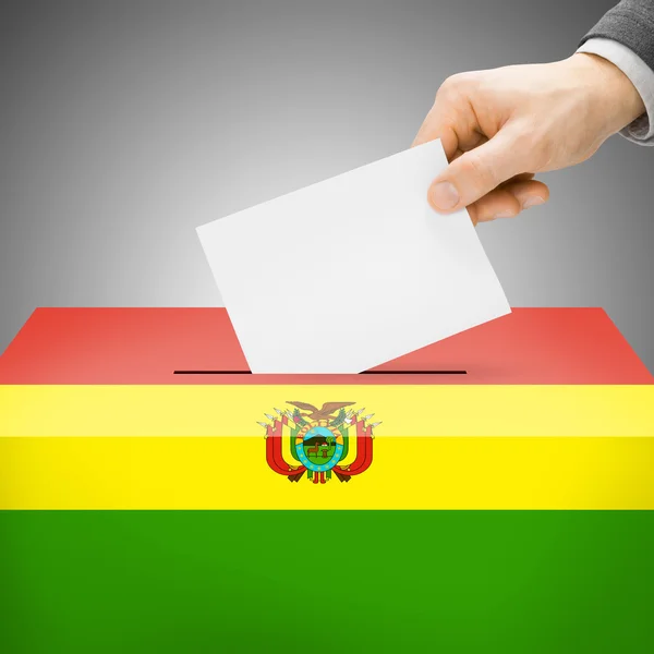 Wahlurne gemalt in Nationalflagge - Bolivien — Stockfoto