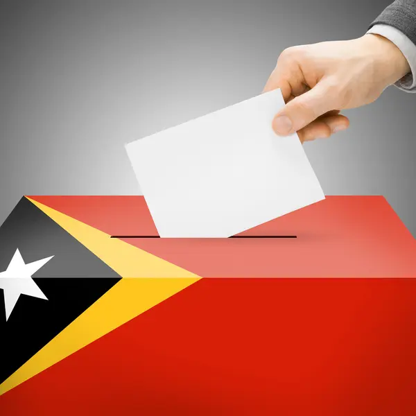 Valurnan målade i nationella flagga - Östtimor — Stockfoto