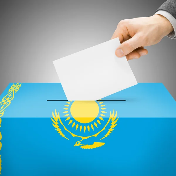-カザフスタンの国旗に描かれた投票箱 — ストック写真