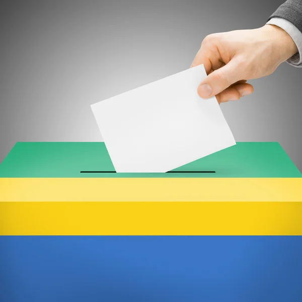 Scatola di scheda elettorale dipinta nella bandiera nazionale - Gabon — Foto Stock