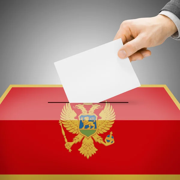Urna, pintado en la bandera nacional - Montenegro — Foto de Stock
