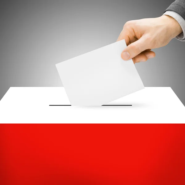 Scatola di scheda elettorale dipinta nella bandiera nazionale - Polonia — Foto Stock