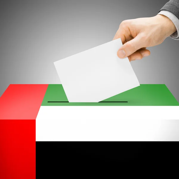 -アラブ首長国連邦の国旗に描かれた投票箱 — ストック写真