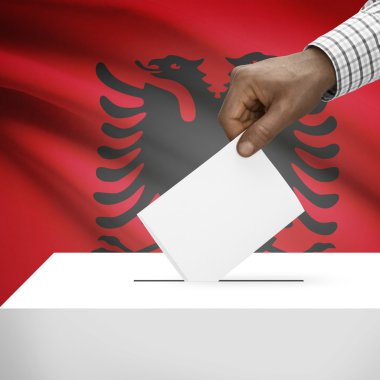 Oy sandığı ile arka plan serisi - Arnavutluk ulusal bayrak