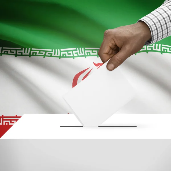 Urnába, nemzeti zászló a háttérben sorozat - Irán — Stock Fotó