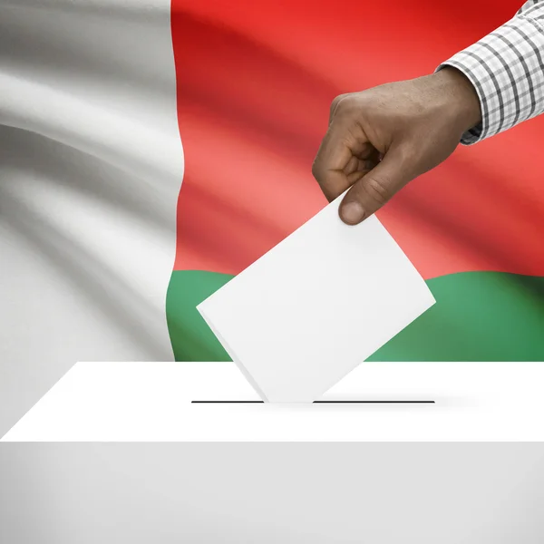 투표 상자 배경 시리즈-마다가스카르에 국기와 함께 — 스톡 사진