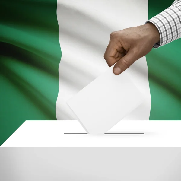 背景シリーズ - ナイジェリアの国旗と投票箱 — ストック写真