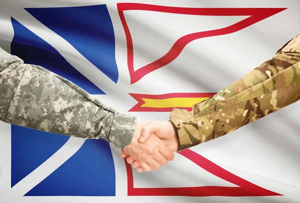 Vojenské handshake a kanadské provincie vlajky - Newfoundland a Labrador — Stock fotografie