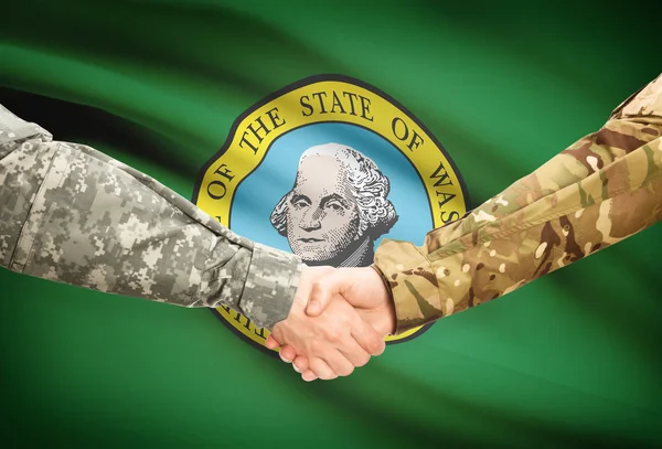 Militaire handdruk en ons staat vlag - Washington — Stockfoto