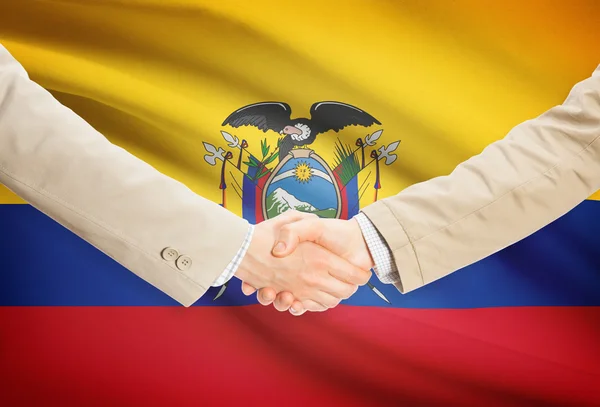 Unternehmer-Handshakes mit Flagge auf Hintergrund - Ecuador — Stockfoto