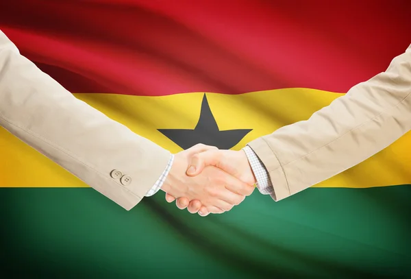 Biznesmenów uzgadniania z flagi na tle - Ghana — Zdjęcie stockowe
