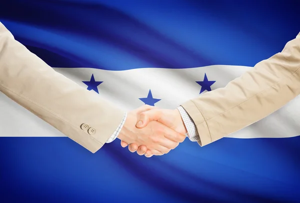 Poignée d'hommes d'affaires avec le drapeau sur fond - Honduras — Photo