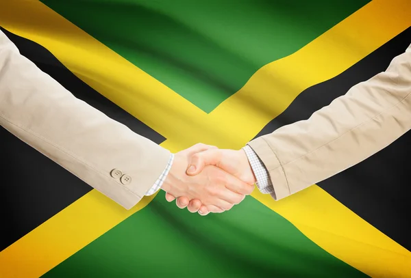 Affärsmän handslag med flagga på bakgrund - Jamaica — Stockfoto