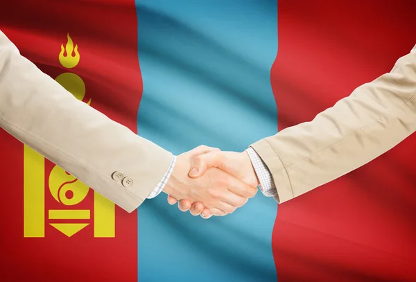 Unternehmer-Handshakes mit Flagge auf Hintergrund - Mongolei — Stockfoto