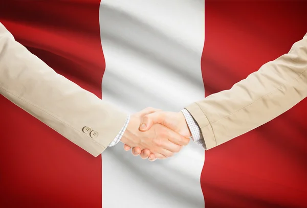 Affärsmän handslag med flagga på bakgrund - Peru — Stockfoto