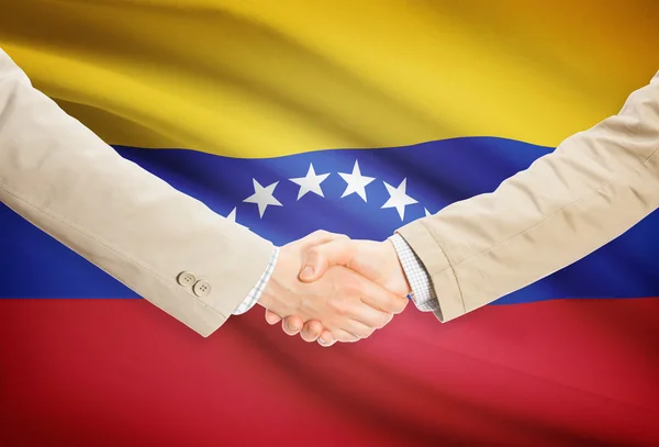 Unternehmer-Handshakes mit Flagge auf Hintergrund - Venezuela — Stockfoto