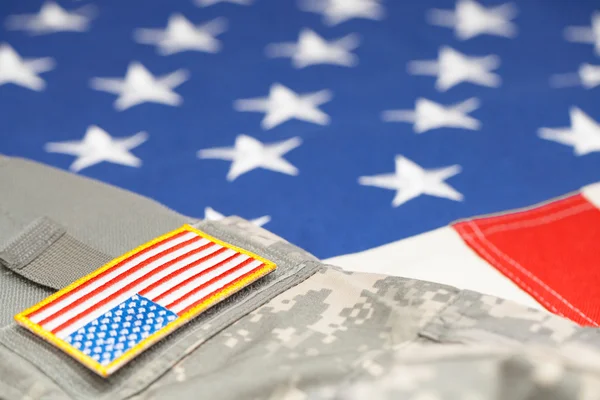 Uniforme com listra bandeira - foco na listra do exército de Estados Unidos da América — Fotografia de Stock