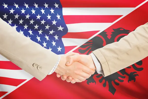 Poignée de main hommes d'affaires - États-Unis et l'Albanie — Photo